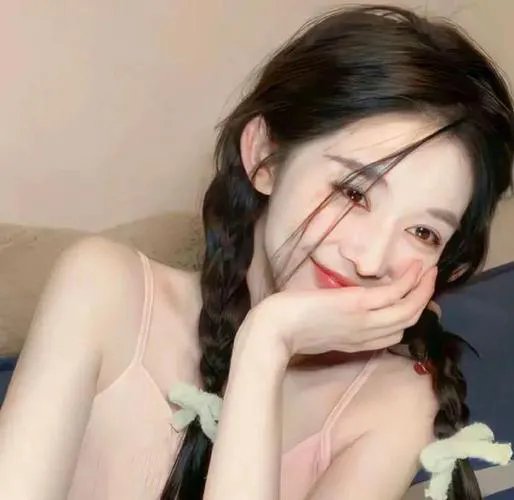 树林里的夫妻海报